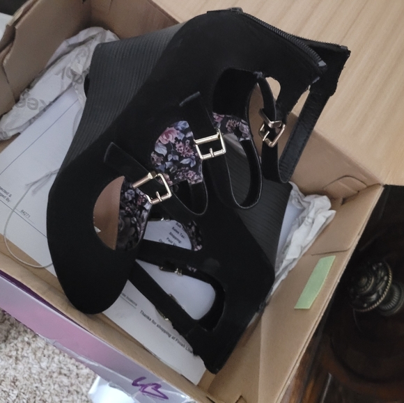 Wedge - Picture 3 of 3